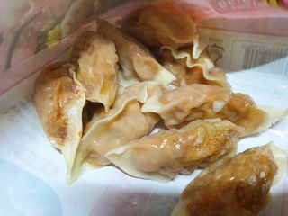 삼양냉동 [삼양] 얇은피불닭왕교자+얇은피까르보불닭왕교자 총4팩 — 5점을 준 리뷰어가 2021년 2월 올린 사용 사진