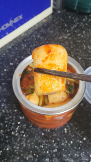셰프애찬 알타리김치 총각김치 1kg — 4.5점을 준 리뷰어가 2022년 10월 올린 사용 사진