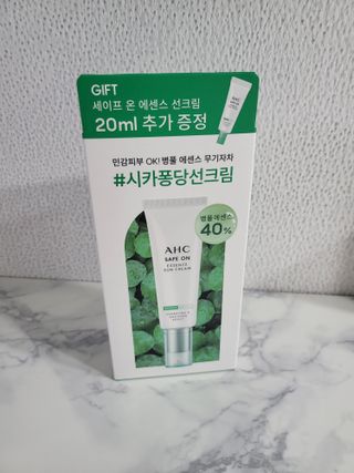 [AHC] 세이프온 에센스 선크림 올리브영 스페셜 증정 기획세트 — 5점을 준 리뷰어가 2022년 6월 올린 사용 사진