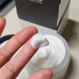 비엔디 프리용[한/영]BnD 바디 미백 겨드랑이 크림 — 5점을 준 리뷰어가 2024년 11월 올린 사용 사진