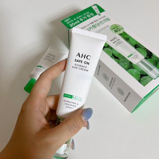 [AHC] 세이프온 에센스 선크림 올리브영 스페셜 증정 기획세트 — 5점을 준 리뷰어가 2022년 6월 올린 사용 사진