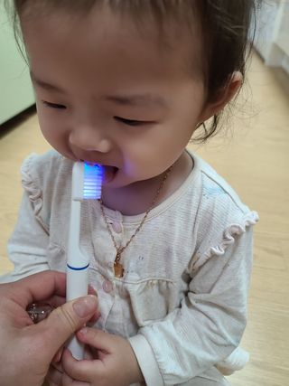 트로마츠 심플 미세전류 칫솔 — 5점을 준 리뷰어가 2022년 5월 올린 사용 사진