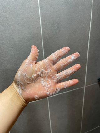 벨먼 내추럴 스파 머드레티놀 바디워시(그린로즈, 미드나잇 피오니) — 5점을 준 리뷰어가 2022년 6월 올린 사용 사진