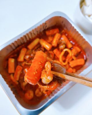 화끈한녀석들 새오똥400g 새우,오징어,똥집 볶음요리 소스,밀떡, 참기름 포함 — 5점을 준 리뷰어가 2022년 11월 올린 사용 사진
