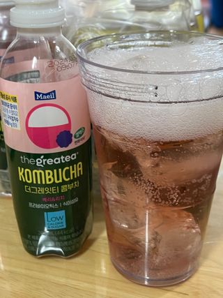 더그레잇티 콤부차 [매일유업] 더그레잇티 44kcal 콤부차 300ml *12개입 (오리지널 6개+베리리치 6개) — 5점을 준 리뷰어가 2023년 8월 올린 사용 사진