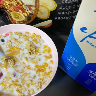 씨알푸드 씨알로 그래놀라 2종 후르츠+크랜베리 아몬드 — 4.5점을 준 리뷰어가 2022년 7월 올린 사용 사진