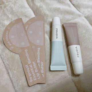 [후르디아] 올리브영 착한보습 비건 립버터 2종 — 4.5점을 준 리뷰어가 2022년 12월 올린 사용 사진