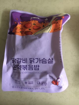 [푸딩팩토리] 요잇조잇 닭갈비 닭가슴살/김치 닭가슴살 곤약볶음밥 2종 (김치볶음밥 2개 닭갈비 볶음밥 1개) — 3.5점을 준 리뷰어가 2022년 8월 올린 사용 사진