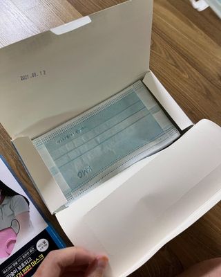 건강누리인터내셔날 (마스크 특집) 7DAYS 컬러마스크 (컬러7매)+ KMC 프리미엄 덴탈마스크(50매) — 5점을 준 리뷰어가 2022년 7월 올린 사용 사진