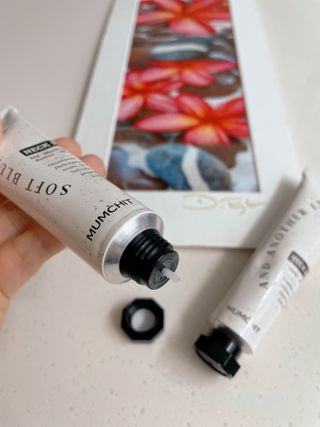 멈칫(MUMCHIT) 넥퍼퓸 NECKPERFUME 2가지 향 — 4점을 준 리뷰어가 2021년 11월 올린 사용 사진
