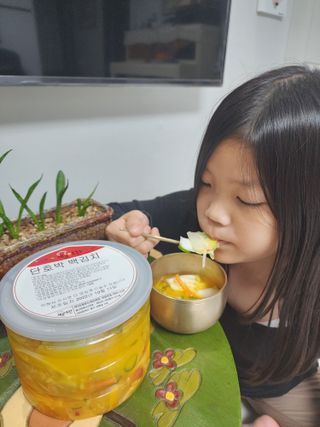 셰프애찬 단호박 백김치 1kg — 5점을 준 리뷰어가 2022년 10월 올린 사용 사진