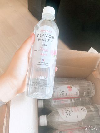 아쿠아스 플레이버워터 [아쿠아스] 제로칼로리 플레이버워터 복숭아/청포도 1BOX 20개입 — 4점을 준 리뷰어가 2021년 4월 올린 사용 사진