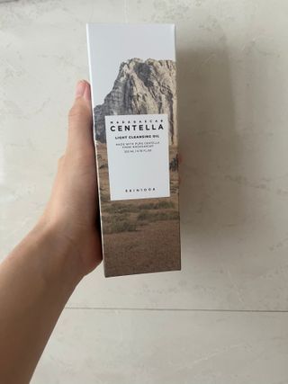 스킨1004 [SKIN1004] 마다가스카르 센텔라 라이트 클렌징 오일 200ml — 5점을 준 리뷰어가 2024년 8월 올린 사용 사진