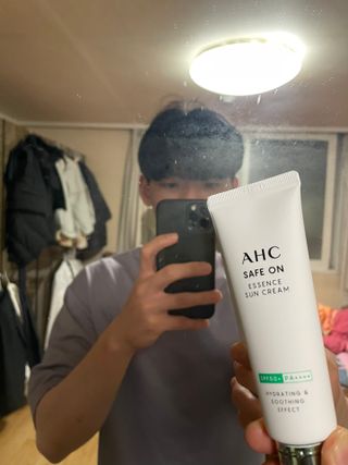 [AHC] 세이프온 에센스 선크림 올리브영 스페셜 증정 기획세트 — 4.5점을 준 리뷰어가 2022년 6월 올린 사용 사진