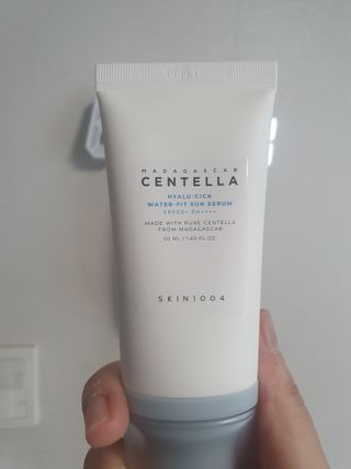 [스킨1004] 마다가스카르 센텔라 히알루-시카 워터핏 선세럼 50ml — 5점을 준 리뷰어가 2024년 5월 올린 사용 사진