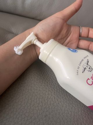카프리나 프레쉬 산양밀크 모이스춰라이징 바디로션 350ml(오키드향) — 5점을 준 리뷰어가 2023년 3월 올린 사용 사진