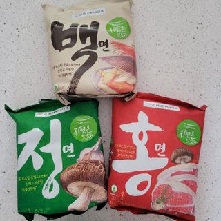 [풀무원] 자연은맛있다 정면, 백면, 홍면  세트 — 4.5점을 준 리뷰어가 2021년 4월 올린 사용 사진
