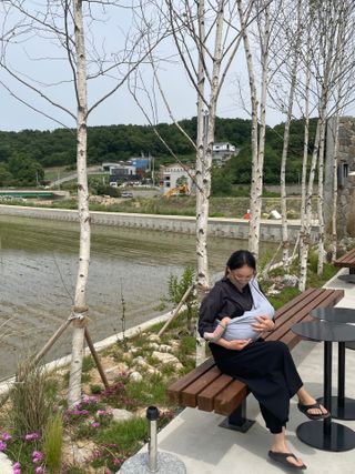 베베누보 다이얼핏 밀착 아기띠 더 이지슬링 Lv1 — 5점을 준 리뷰어가 2021년 5월 올린 사용 사진