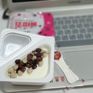 남양유업 또깍 접어 떠먹는 불가리스 2종 — 5점을 준 리뷰어가 2020년 12월 올린 사용 사진