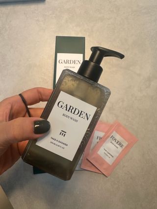 테이크어샤워 쿠팡) 가든 바디워시 GARDEN BODY WASH 250ML — 5점을 준 리뷰어가 2025년 9월 올린 사용 사진