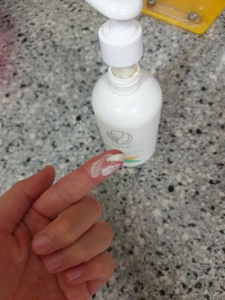 mom e 맘이 내추럴 베이비 케어 샴푸앤바스+로션 — 5점을 준 리뷰어가 2021년 1월 올린 사용 사진
