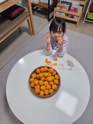 상상e상 아델라 LPM 원형 접이식테이블 — 5점을 준 리뷰어가 2021년 12월 올린 사용 사진