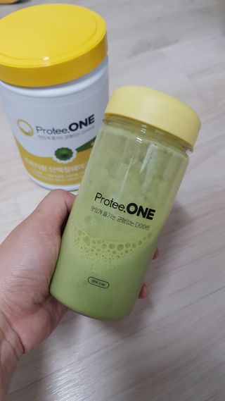프로티원 단백질쉐이크 녹차맛 2주분 1통+보틀 — 5점을 준 리뷰어가 2021년 5월 올린 사용 사진