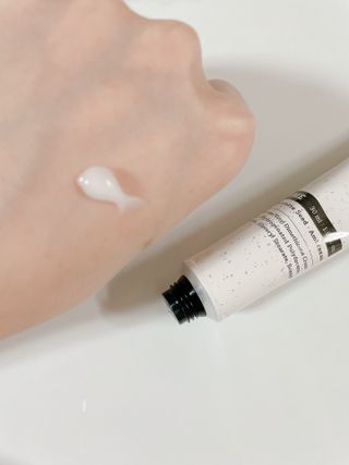 멈칫(MUMCHIT) 넥퍼퓸 NECKPERFUME 2가지 향 — 3점을 준 리뷰어가 2021년 11월 올린 사용 사진
