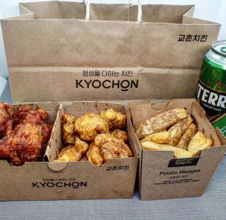 [교촌치킨 영등포역점] 치킨 메뉴 중 택1 — 5점을 준 리뷰어가 2021년 1월 올린 사용 사진