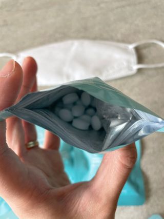 입 냄새 완화에 도움을 주는 에티켓 캔디 앳캔디 스트롱민트 — 5점을 준 리뷰어가 2021년 3월 올린 사용 사진