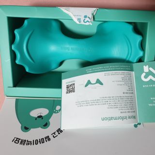 힐니스북 [힐마이넥]   거북목 통증완화를 위한 휴대용 목 안마기 — 4점을 준 리뷰어가 2022년 12월 올린 사용 사진