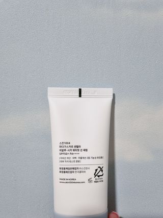 [스킨1004] 마다가스카르 센텔라 히알루-시카 워터핏 선세럼 50ml — 5점을 준 리뷰어가 2024년 5월 올린 사용 사진