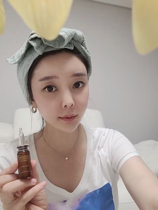 청담로즈 로즈블랑 화이트닝 비타민24 앰플 — 5점을 준 리뷰어가 2023년 7월 올린 사용 사진