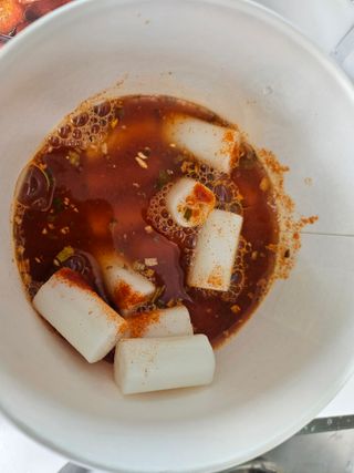 나우  [요리궁리] B타입 ( 매콤, 치즈, 매콤까르보 ) 꽃떡볶이 6개입 세트 — 5점을 준 리뷰어가 2025년 3월 올린 사용 사진