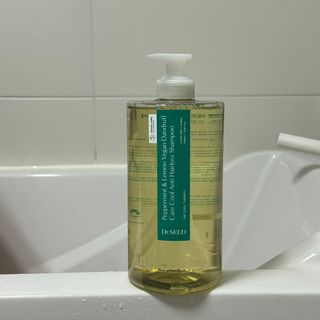 닥터시드 페퍼민트 앤 레몬 비건 비듬케어 쿨 탈모 샴푸 (1000ml) — 5점을 준 리뷰어가 2024년 2월 올린 사용 사진