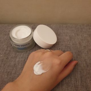 산수시 아쿠아 베네핏 24h 수부지 물광 속건조 수분크림 50ml — 5점을 준 리뷰어가 2021년 6월 올린 사용 사진