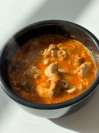 소담스퀘어 상암 궁중해물탕조씨집 백년가게 조씨집 팔뚝탕1인분550g — 5점을 준 리뷰어가 2022년 12월 올린 사용 사진