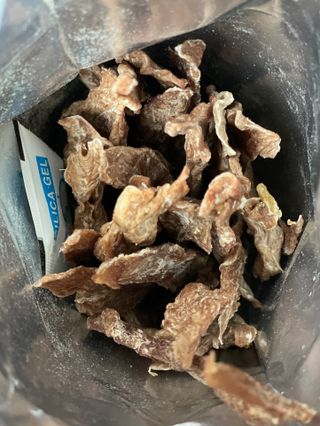 [보헤리] 국내산 강아지 육포간식 바삭 64 2종 — 5점을 준 리뷰어가 2022년 4월 올린 사용 사진