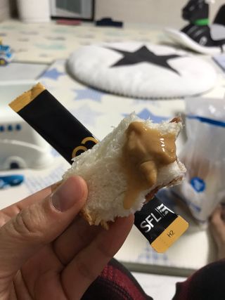 짜먹는 이지견과 짜먹는 이지아몬드, 짜먹는 이지허니피넛, 짜먹는 이지캐슈넛 각 10g X  10포 — 4.5점을 준 리뷰어가 2021년 2월 올린 사용 사진