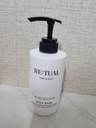 레츄얼 더 센트 바디워시 시크릿 파라다이스(500ml) — 5점을 준 리뷰어가 2022년 7월 올린 사용 사진