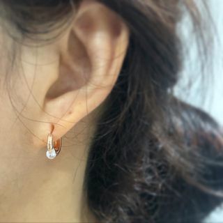 [골드앤디어] 14K 사선 큐빅 원터치 귀걸이_3color — 5점을 준 리뷰어가 2021년 7월 올린 사용 사진