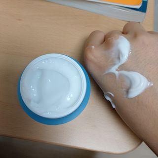 Dr.느루벗 느루벗 모이스쳐 24 크림 — 3.5점을 준 리뷰어가 2021년 1월 올린 사용 사진