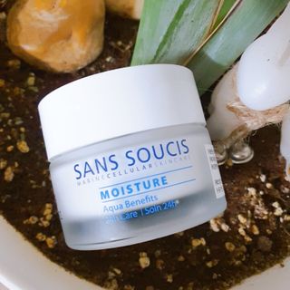 산수시 아쿠아 베네핏 24h 수부지 물광 속건조 수분크림 50ml — 5점을 준 리뷰어가 2021년 6월 올린 사용 사진