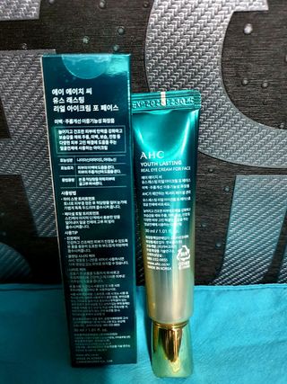 [NEW 탄력유턴 아이크림] AHC 유스 래스팅 리얼 아이크림 포 페이스 — 5점을 준 리뷰어가 2021년 3월 올린 사용 사진