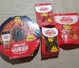 [서울시스터즈] CU 김치 4총사 세트-김치볶음밥, 김치큐브닭, 김치바삭김, 김치아몬드 — 4점을 준 리뷰어가 2021년 9월 올린 사용 사진