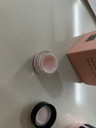 난나 살몬 스파이더 검버섯 미백 톤업 화이트닝 연어 앰플 크림 300ml 대용량 — 5점을 준 리뷰어가 2022년 11월 올린 사용 사진