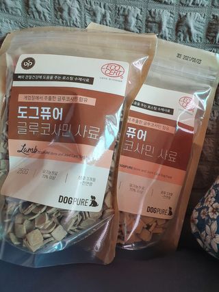 도그퓨어 피부와모질/혼합유산균/글루코사민 유기농 로스팅 사료 — 5점을 준 리뷰어가 2021년 9월 올린 사용 사진