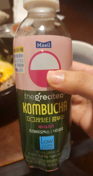 더그레잇티 콤부차 [매일유업] 더그레잇티 44kcal 콤부차 300ml *12개입 (오리지널 6개+베리리치 6개) — 4점을 준 리뷰어가 2023년 8월 올린 사용 사진