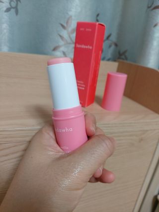 스킨큐어 산다화 카멜리아 안티 링클 멀티밤 — 4점을 준 리뷰어가 2022년 10월 올린 사용 사진