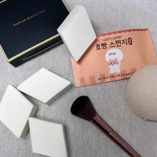 툴앤썸 로즈골드 에디션 치크or쉐딩 브러시+밀키 내추럴 스펀지+호빵 곤약 스펀지 — 5점을 준 리뷰어가 2021년 2월 올린 사용 사진